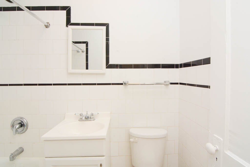 Building Photo - 2649 N Spaulding Ave