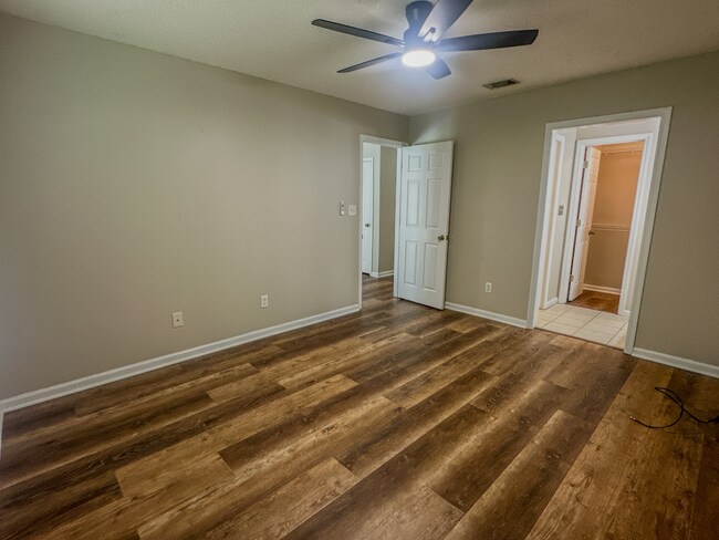 Building Photo - 3924 Heatherwoods Dr