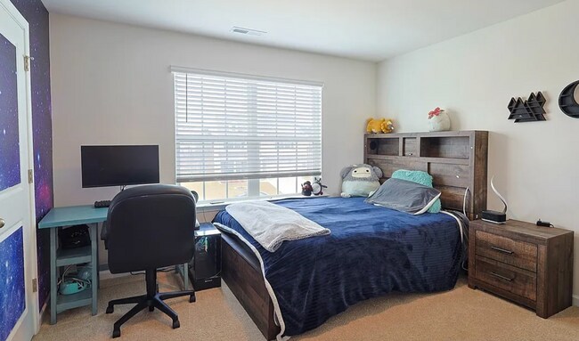 Building Photo - Beautiful 5 Bedroom, 3 Bath Home- New to Rental Market- Short Commute to Ft. Bragg