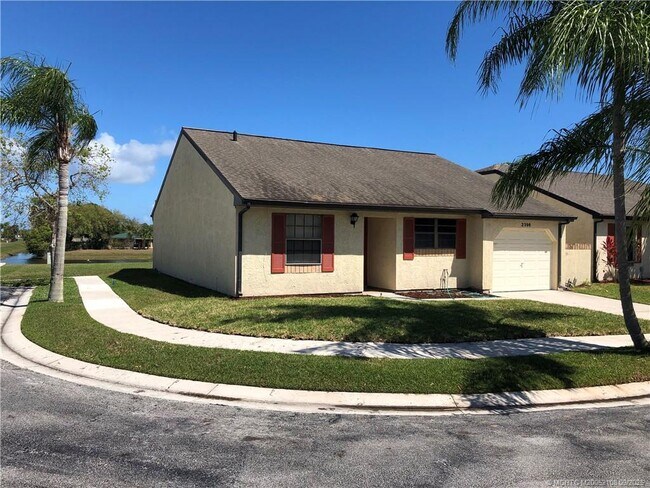 Building Photo - 2398 SE Breckenridge Cir