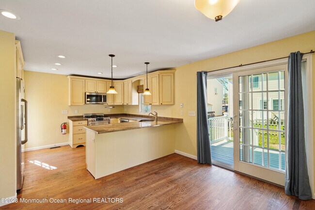 Building Photo - 111 Main St