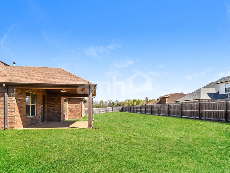 Building Photo - 90 Laurel Cove