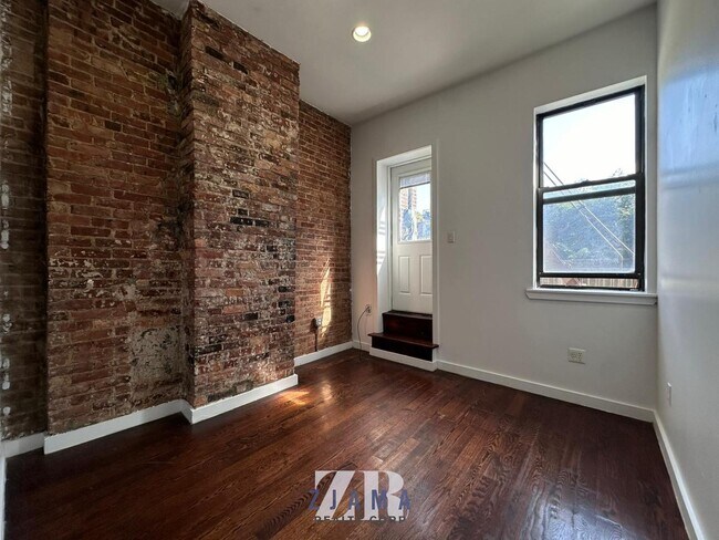 Building Photo - 946 Fulton St