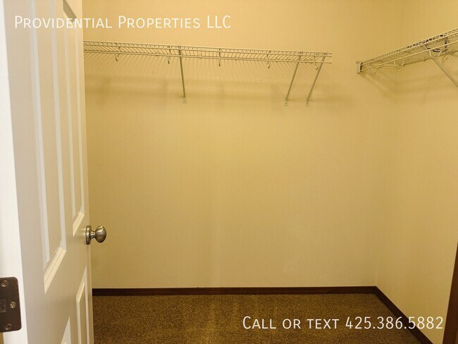 Building Photo - 7625 NE 201st Pl