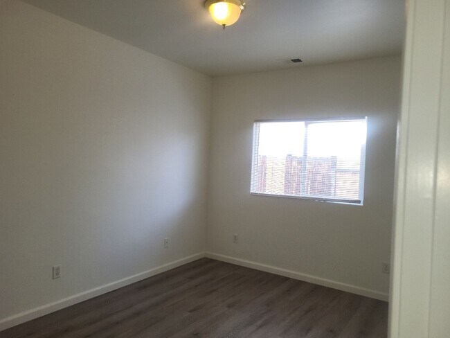 Building Photo - 9955 Sandhaven Ct