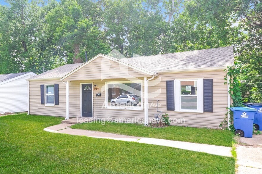 Building Photo - 9749 Dennis Dr