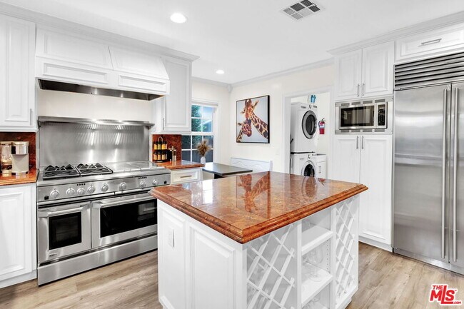 Building Photo - 8345 White Oak Ave