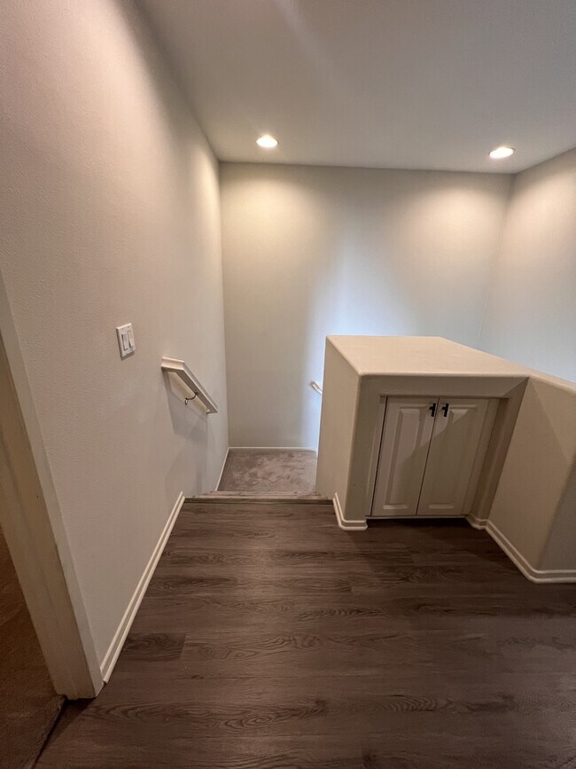 Building Photo - 8090 Cornwall Ct