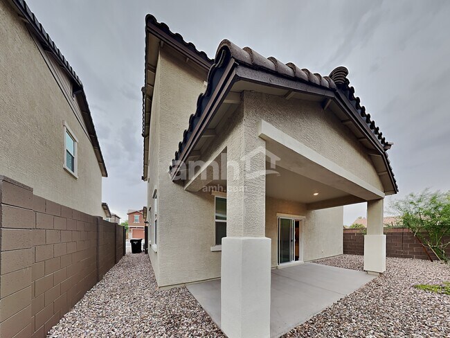 Building Photo - 661 W Bosal Dr