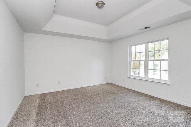 Building Photo - 1215 McAllister Dr