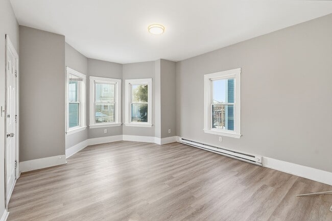 Building Photo - 47 Fox St