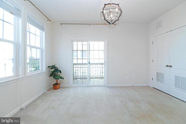 Building Photo - 24620 Byrne Meadow Square