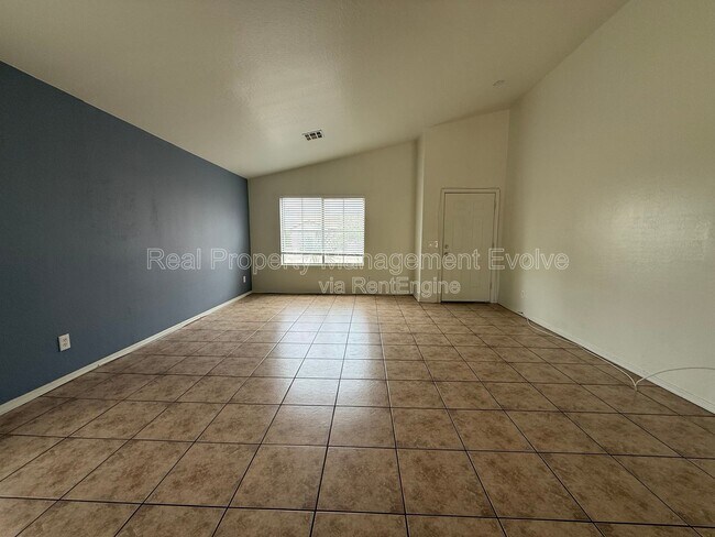 Building Photo - 1225 W Shumway Farm Rd