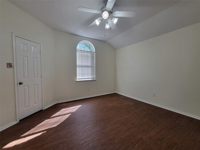 Building Photo - 1028 Utopia Ln