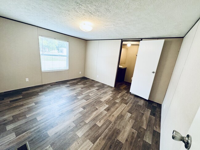 Building Photo - 108 Blissful Ct