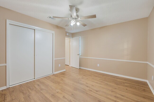 Building Photo - 2533 Cross Timbers Dr