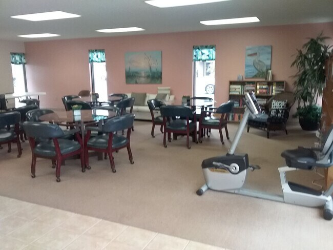 Building Photo - 55+ Community - 1BR/1BA Condo in Las Palmas