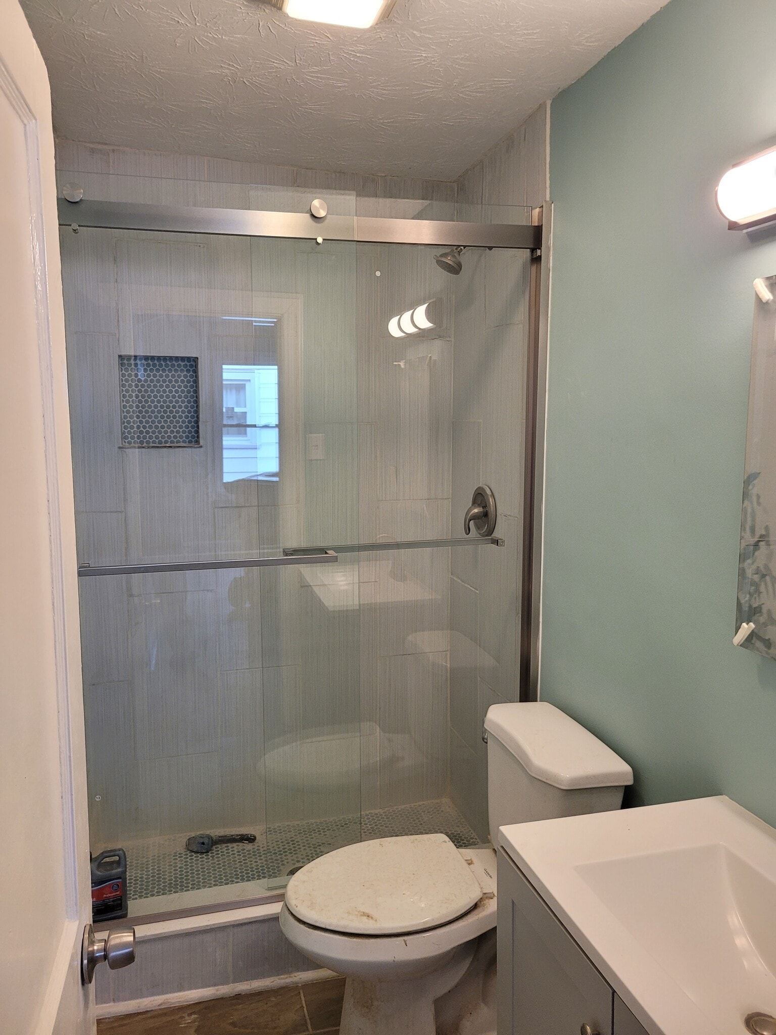Bath - 514 Longfield Ave