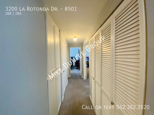 Building Photo - 3200 La Rotonda Dr