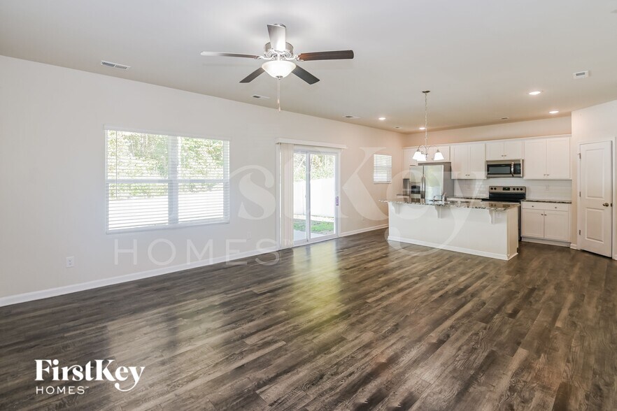 Building Photo - 9515 Hamel St