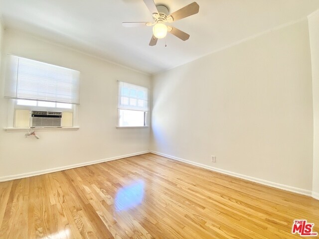 Building Photo - 2254 N Beachwood Dr