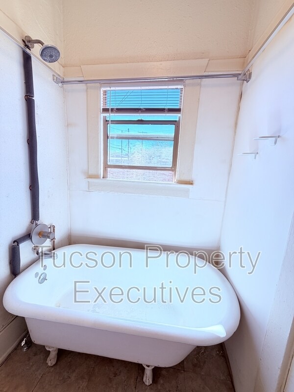 Building Photo - 722 E Drachman St