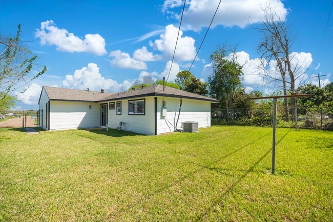 Building Photo - 3538 Cork Dr