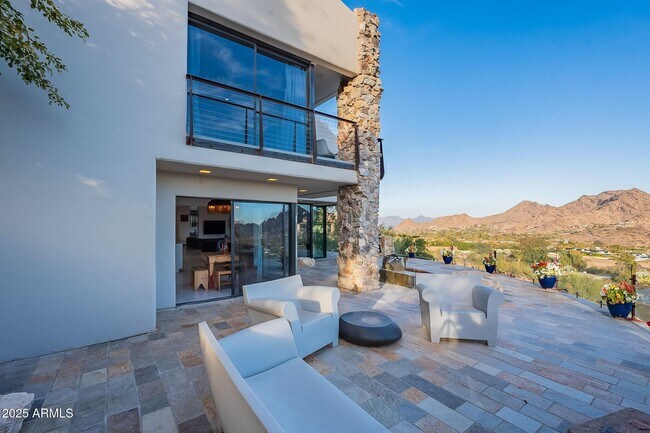 Building Photo - 7044 N Hillside Dr