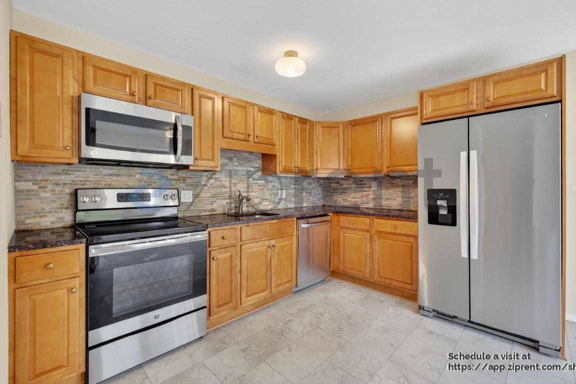 Building Photo - 68 Lyman Rd