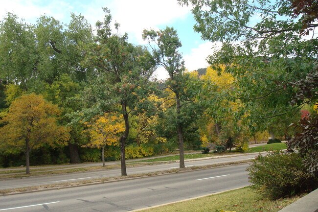 Building Photo - All Inclusive Fully Furnished 2 bed 2 bath in Heart of Downtown Boulder 90 day lease or longer