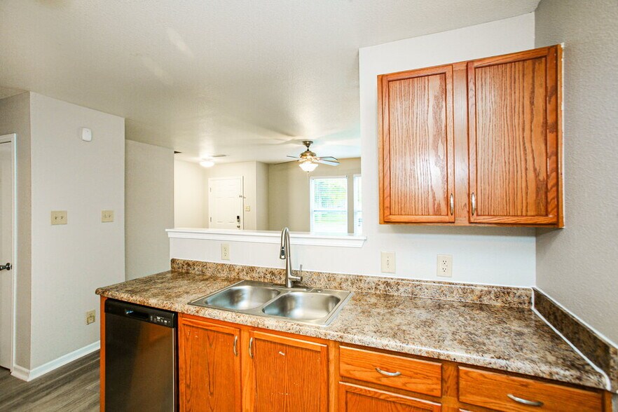 Building Photo - 15442 Gallow Ln