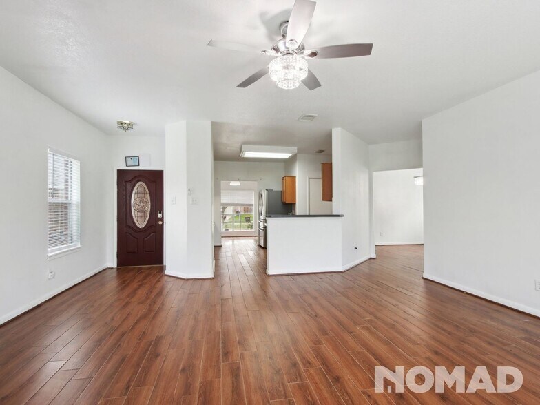 Building Photo - 18518 Knob Hill Lake Ln