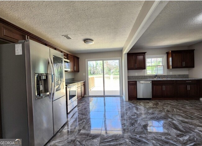 Building Photo - 2602 Lake Harbin Rd