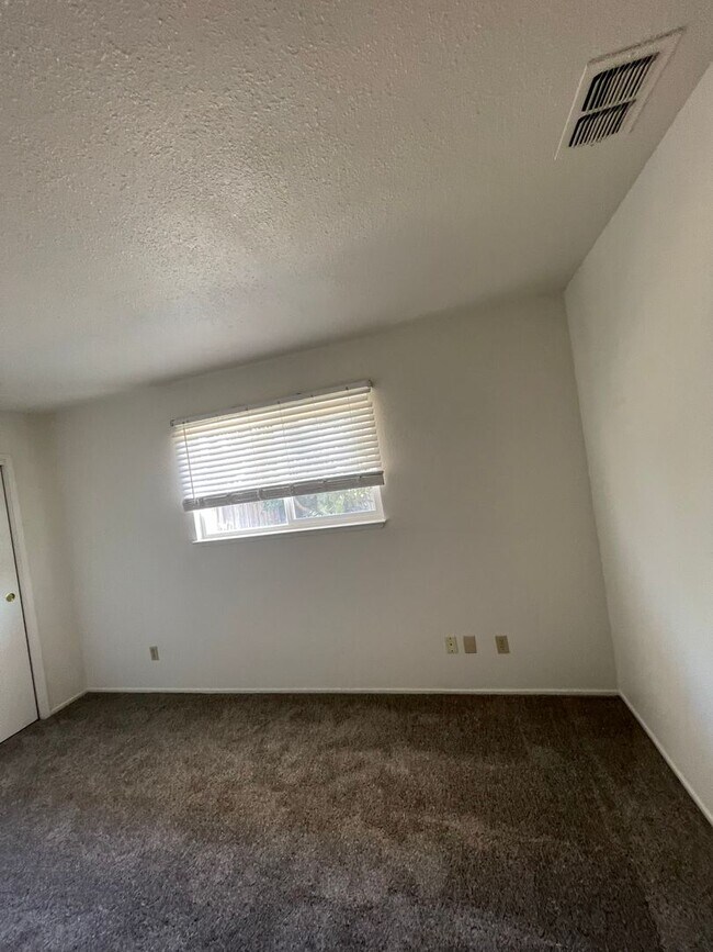 Building Photo - NOW AVAILABLE!! Very Nice Home In Gustine