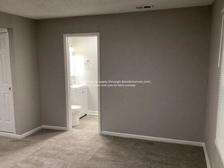 Building Photo - 4806 E 45th St