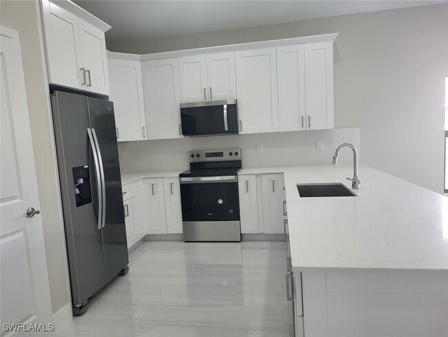 Building Photo - 855 SW 15th Terrace