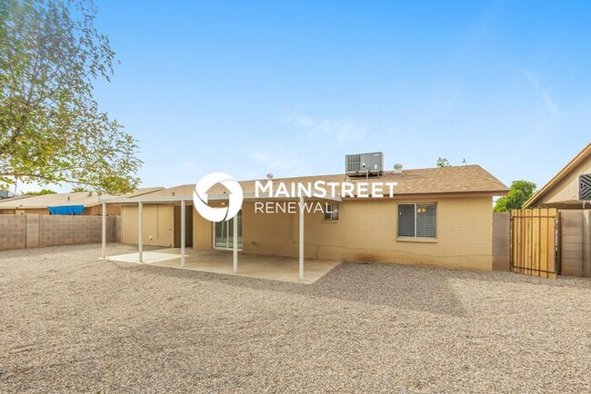 Building Photo - 7416 W Glenrosa Ave