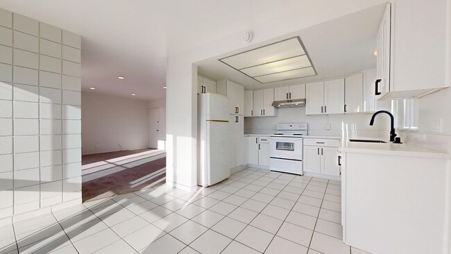 Building Photo - 1100 Monterey Blvd