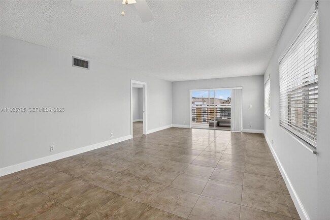 Building Photo - 3050 NE 16th Ave