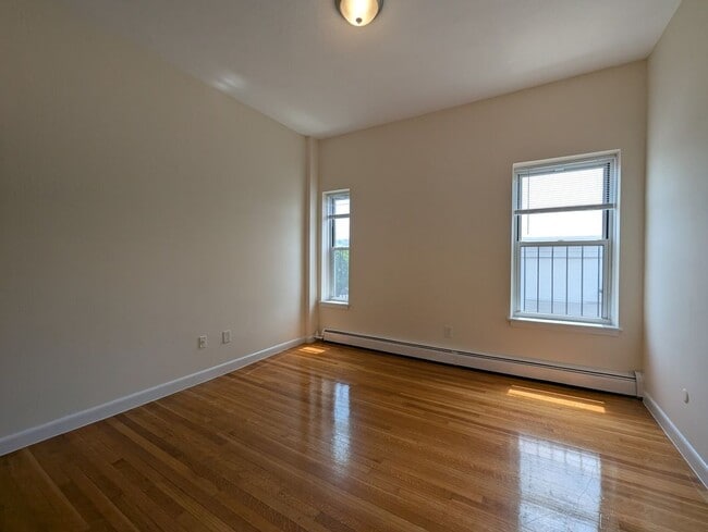 Building Photo - 180 N Beacon St