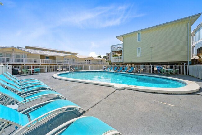 Building Photo - 1118 W Beach Blvd