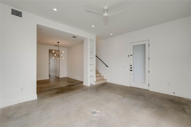 Building Photo - 1206 Justin Ln