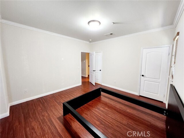 Building Photo - 1016 W Huntington Dr