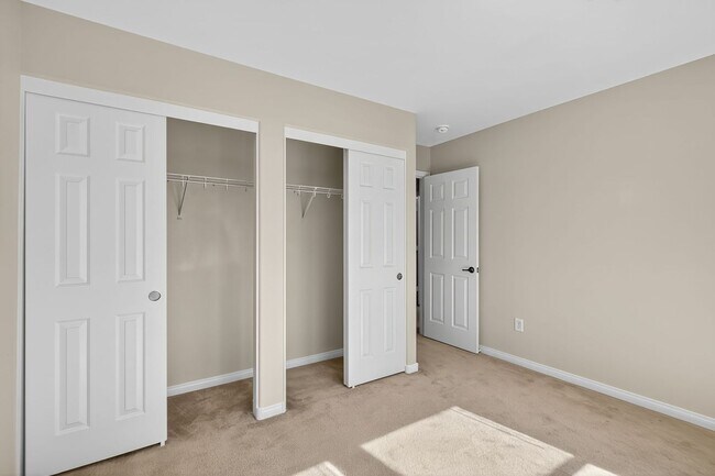 Building Photo - AMAZING MOVE-IN READY 4-BEDROOM + LOFT HOME IN ALIANTE!