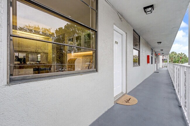 Building Photo - 1518 Whitehall Dr