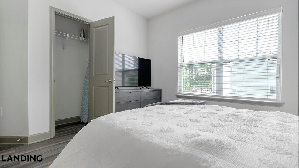 Building Photo - 11010 Northlake Landing Dr