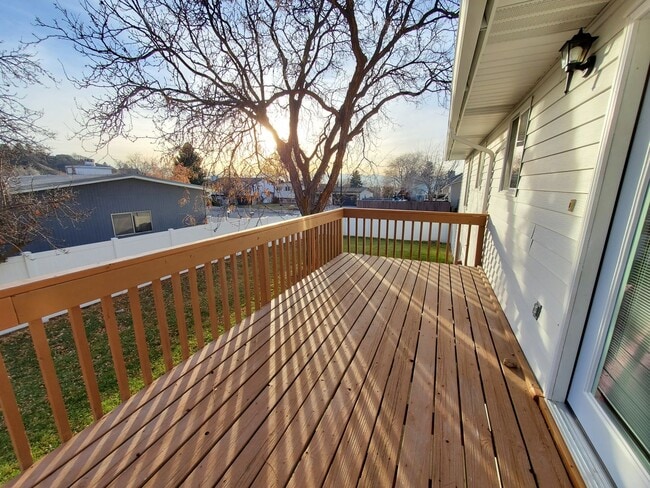 Building Photo - East Sandy single family home!  Luxury you CAN afford!