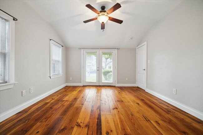 Building Photo - 409 Pecore St