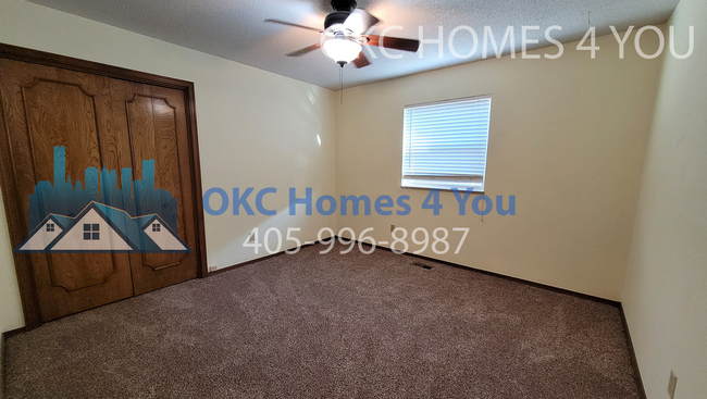 Building Photo - 3 Bed with Lake Hefner View