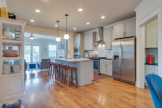 Building Photo - 1407 Pillow St